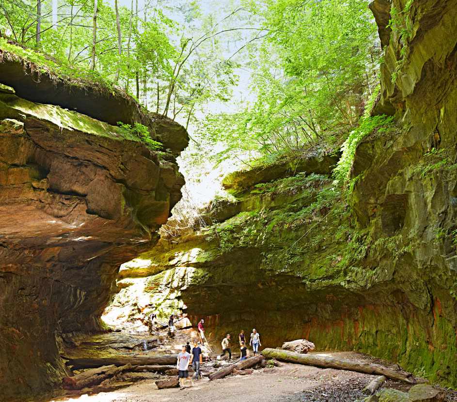 Trail 3 leads to cavernous Rocky Hollow, Turkey Run State Park, Indiana