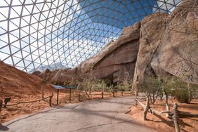 Omaha Zoo, Desert dome; Walkway in Henry Doorly Zoo and Aquarium