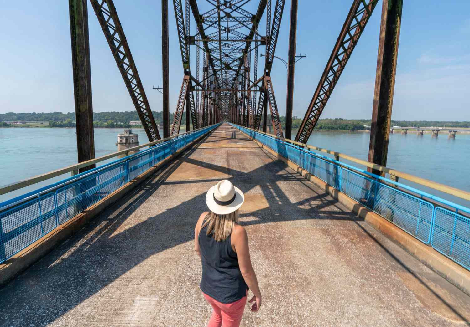 Old Chain of Rocks Bridge, Chouteau island