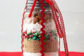 Gift in a jar: Chocolate-Nut Cookies