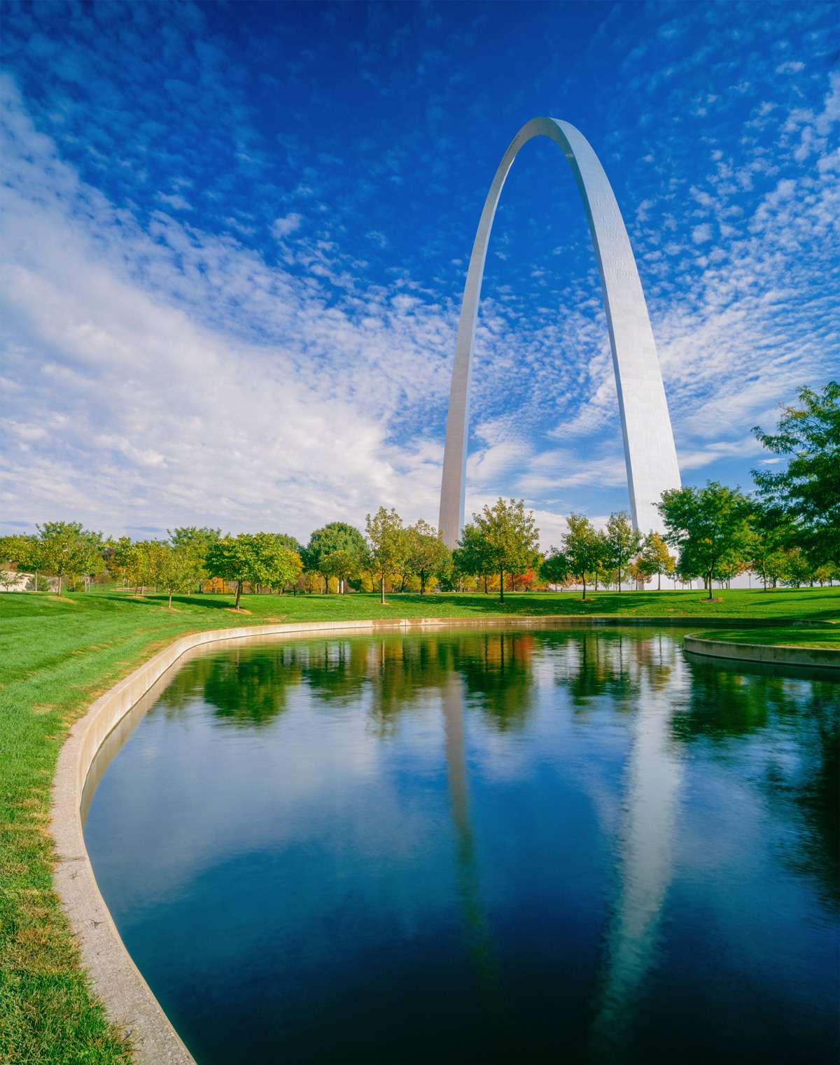 The Gateway Arch reflecting over water