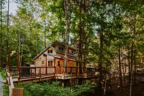 hocking hills treehouse cabins